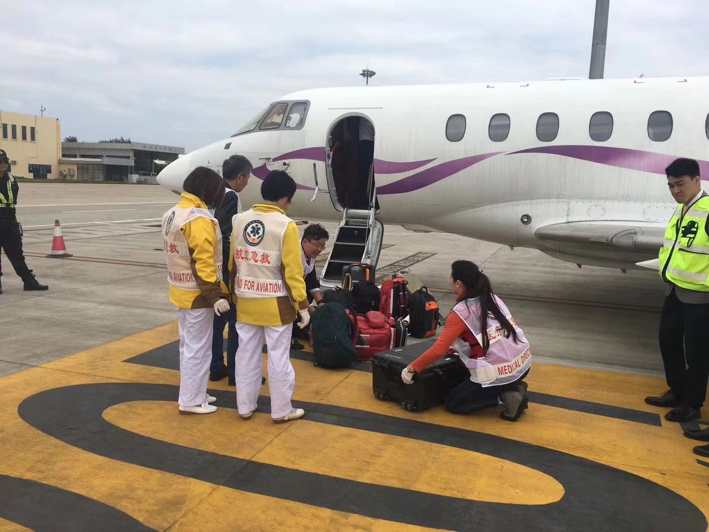 克拉玛依香港出入境救护车出租